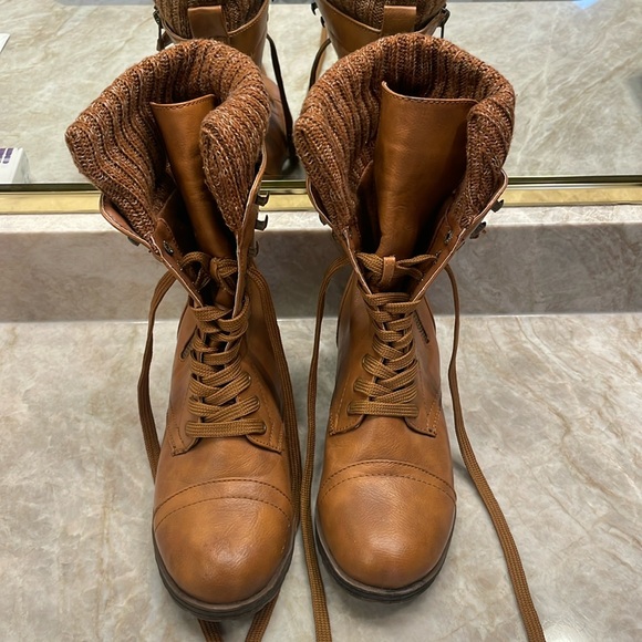 BROWN COMBAT BOOT! Size: 5.5! In almost perfect condition! - Picture 5 of 14